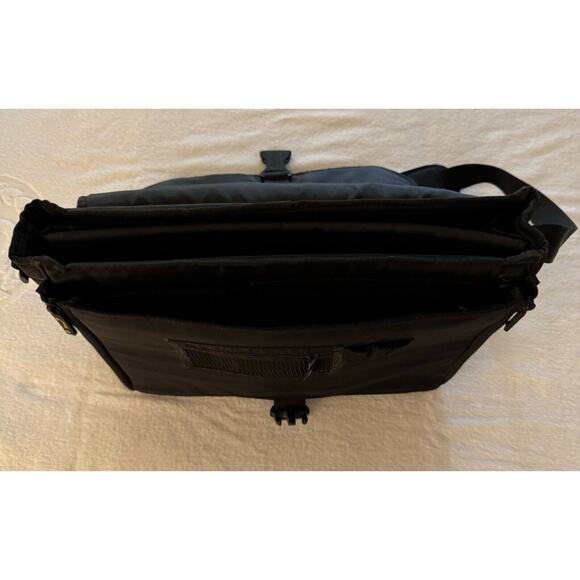 Targus CityGear Messenger CrossBody Shoulder Bag Tablet Kindle Blck Label/Handle - Picture 6 of 11